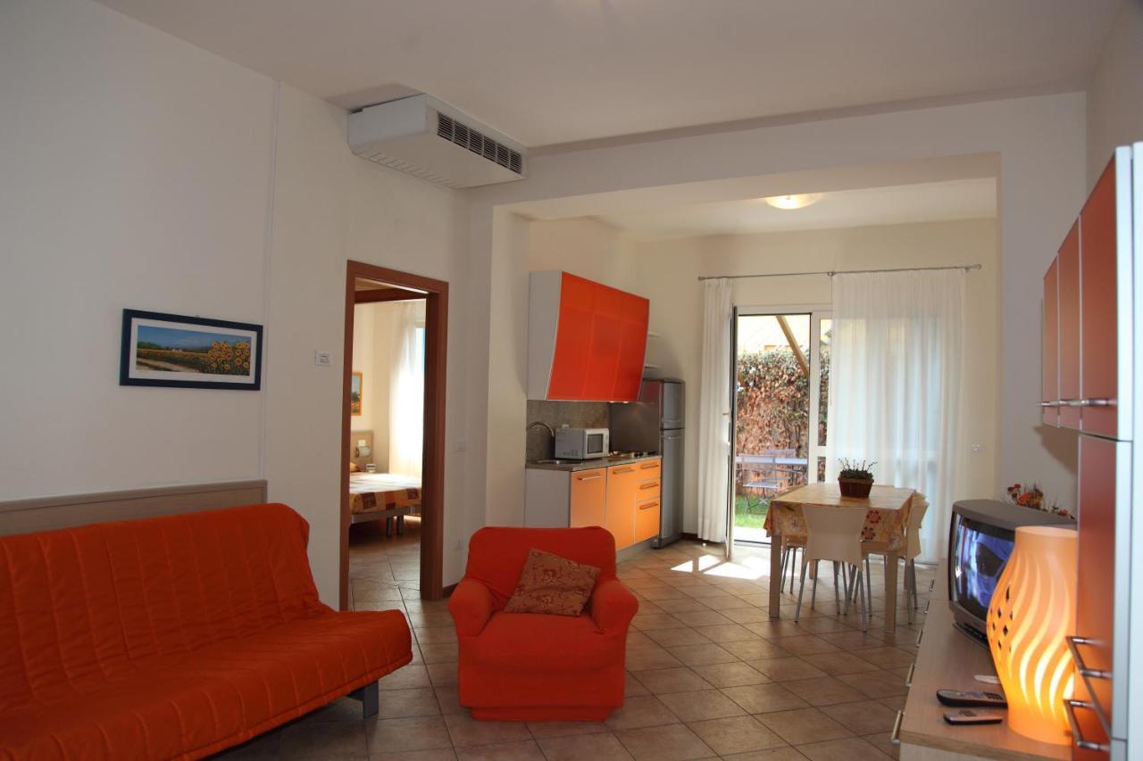 Aparthotel Gioia Каорле Экстерьер фото