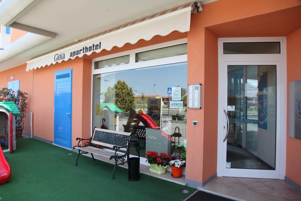 Aparthotel Gioia Каорле Экстерьер фото