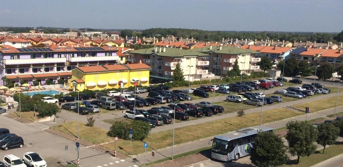 Aparthotel Gioia Каорле Экстерьер фото