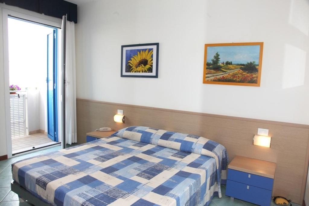 Aparthotel Gioia Каорле Экстерьер фото
